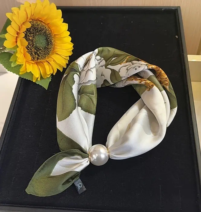 🔥HOT SALE🔥 Pearl Buckle Closure Printed Scarf