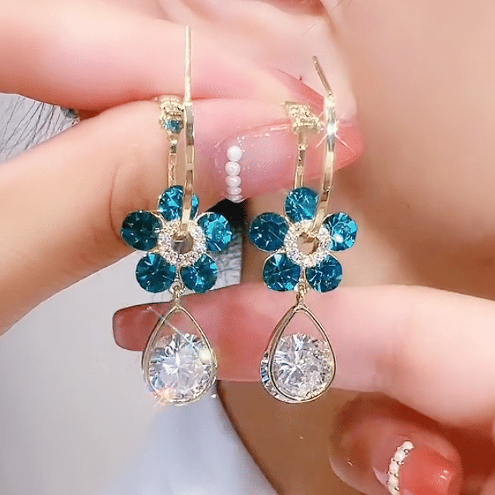 💖 Floral Crystal Drop Earrings