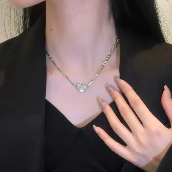 🔥💕 Magnetic Heart Necklace✨ Stylish Love-Inspired Statement Jewelry