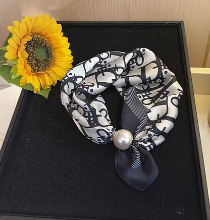 🔥HOT SALE🔥 Pearl Buckle Closure Printed Scarf