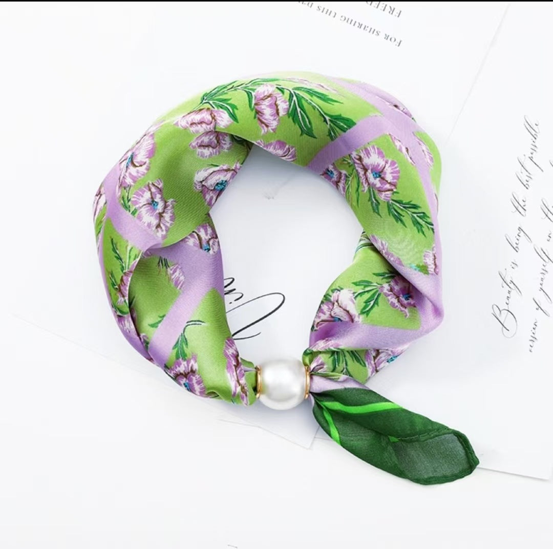 🧣 Effortless Glamour: Pop-On Pearl Necklace Scarf ✨