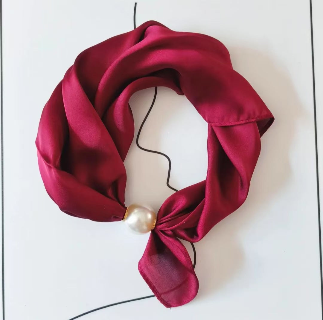 🧣 Effortless Glamour: Pop-On Pearl Necklace Scarf ✨