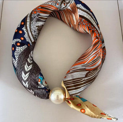 🧣 Effortless Glamour: Pop-On Pearl Necklace Scarf ✨