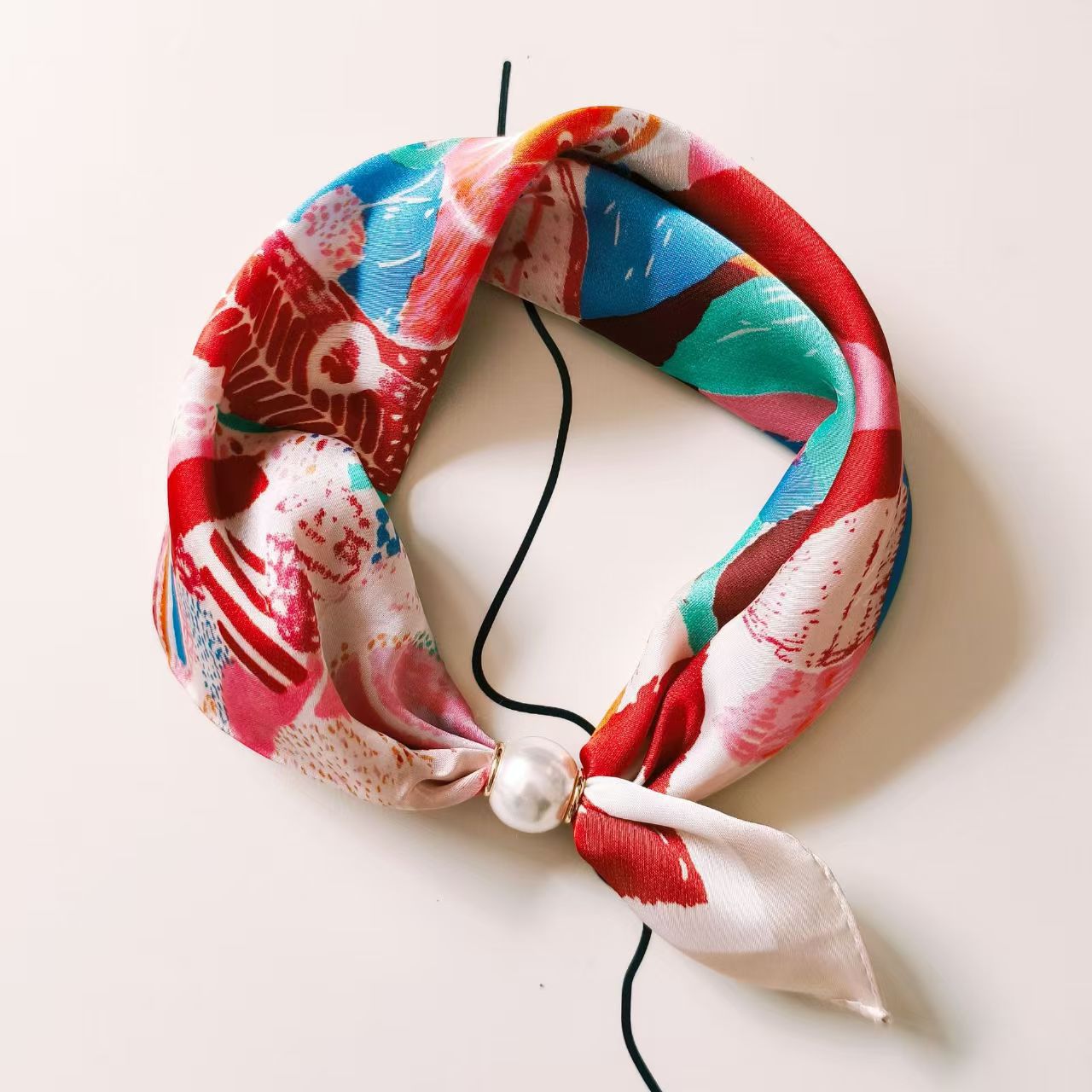 🧣 Effortless Glamour: Pop-On Pearl Necklace Scarf ✨