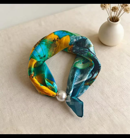 🧣 Effortless Glamour: Pop-On Pearl Necklace Scarf ✨