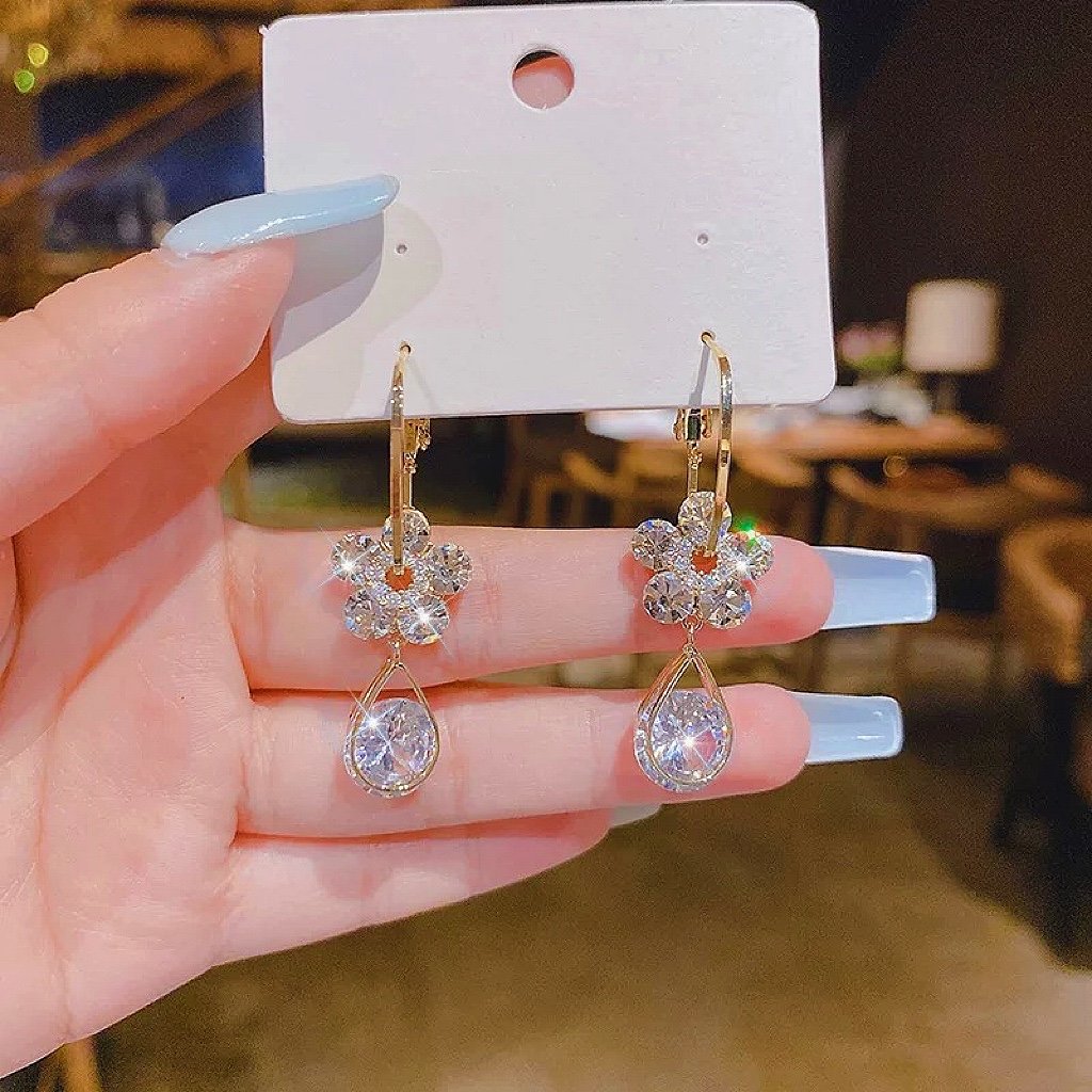 💖 Floral Crystal Drop Earrings