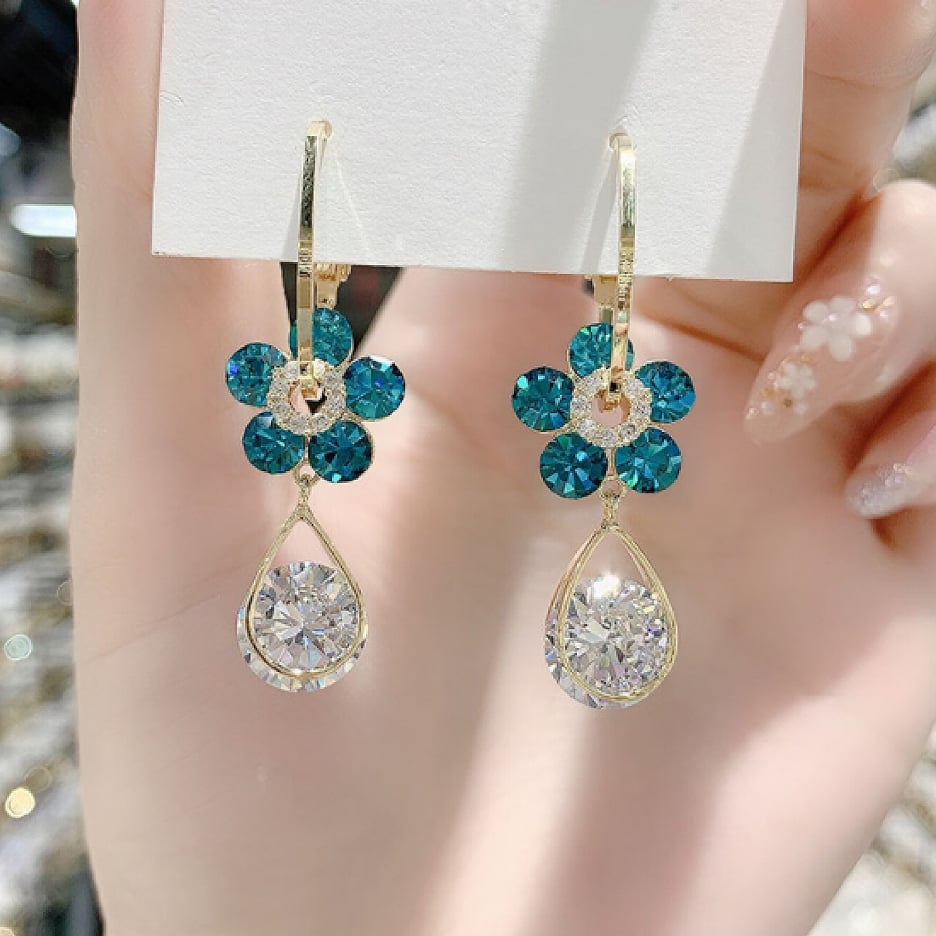 💖 Floral Crystal Drop Earrings