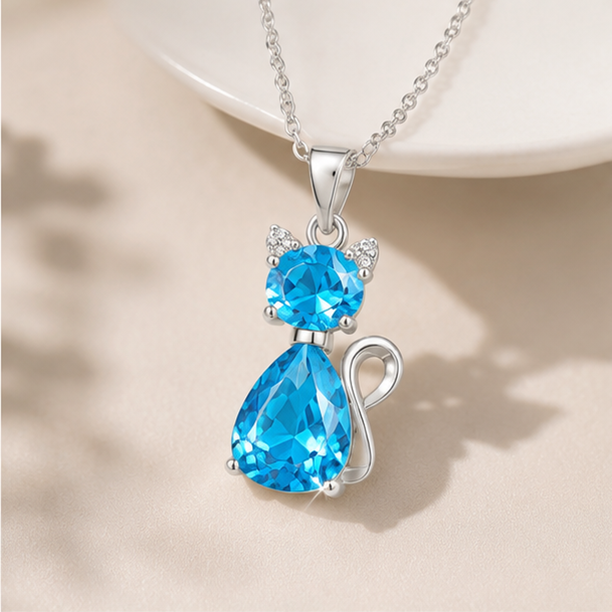 🐾 A Little Companion Close to Your Heart – Sparkling Crystal Cat Necklace ✨