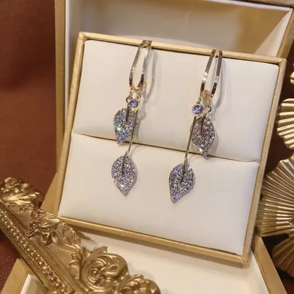💎 Sparkling Natural Shell Zircon Earrings – Elegant & Lightweight