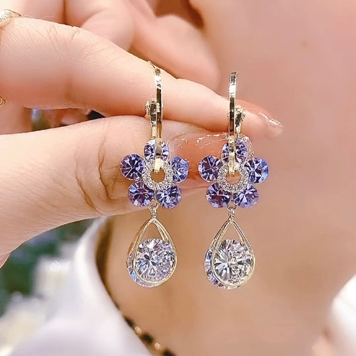 💖 Floral Crystal Drop Earrings
